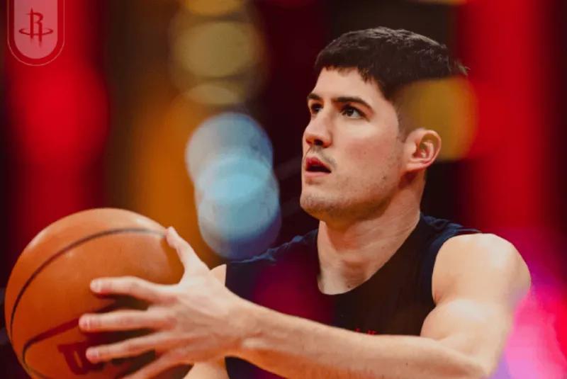 Kaiyun APP-火箭111-106马刺3喜1忧！谢泼德+卡佩拉完美搭配，史密斯盘活进攻