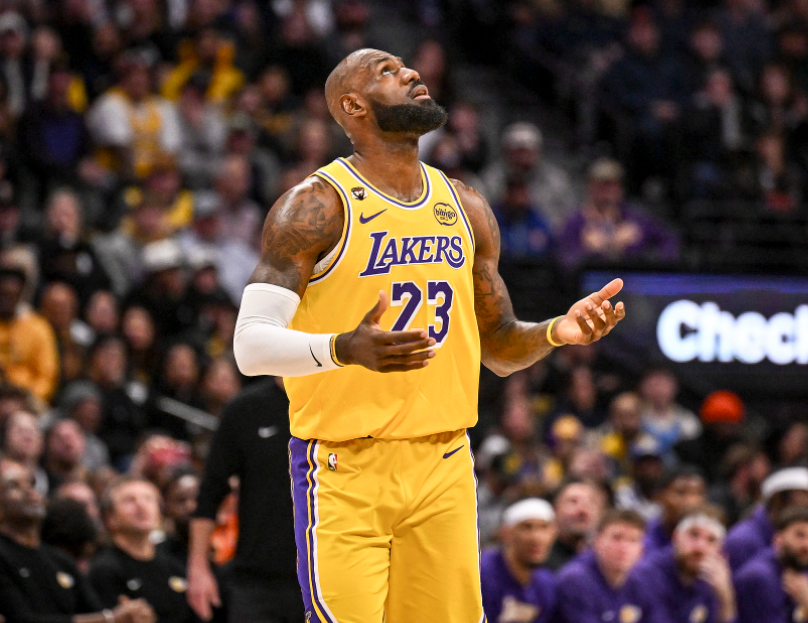 开云中国-41岁仍能平框暴扣！勒布朗在场+13助湖人重返第六 轰19+9+8超全面