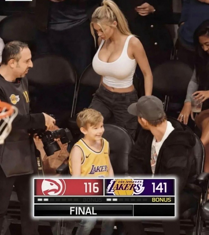 kaiyun网站-😍美媒调侃湖人：或许他们每场都需要这位性感美女！