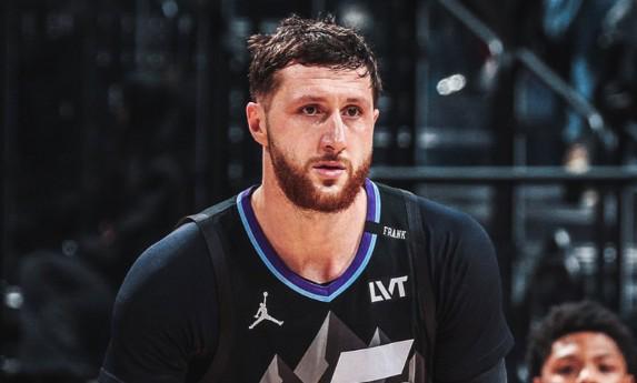 kaiyun网站-努尔基奇砍16分18板10助，与卡尔-马龙和基里连科齐名爵士队史