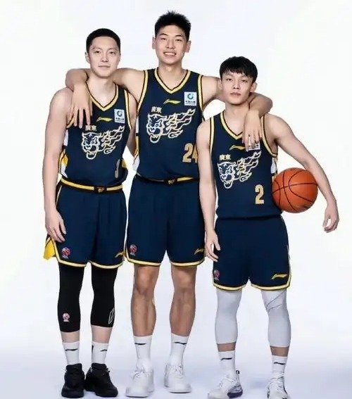 开云入口-捡漏四川，广东抢签？新援或锁定，29岁，211公分，澳大利亚中锋|四川男篮|广东男篮|朱芳雨|加克|大外援_新浪体育_新浪新闻